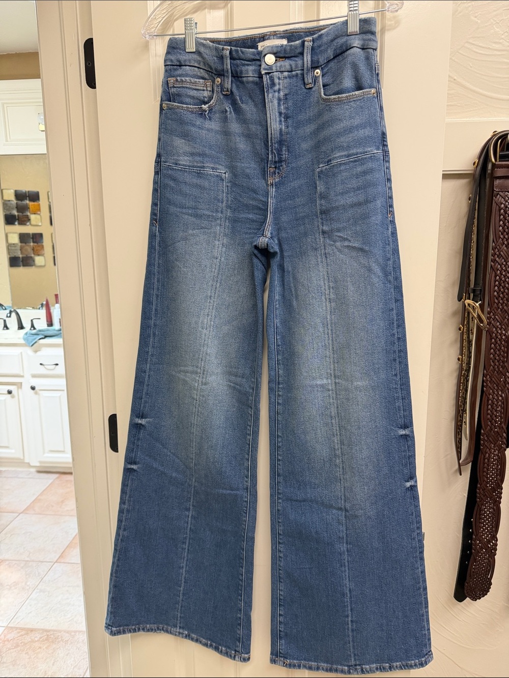Good American Wide-Leg Jeans in Medium Blue Wash